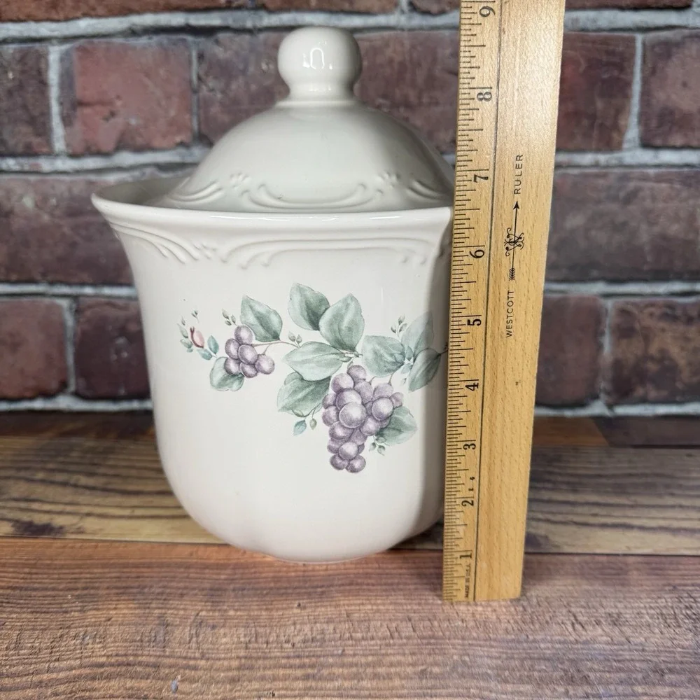 Vintage Pfaltzgraff Grapevine Stoneware Canister W Lid Discontinued- READ‎